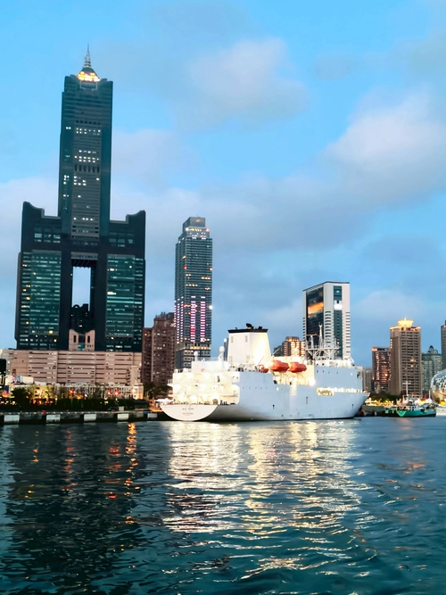 髙雄港好美！
