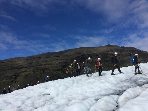 冰川健行，踏上雪白之路，遇見冬天的勇氣