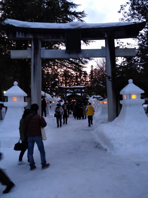 雪白的神社