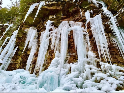 冰雪瀑布frozen waterfall
