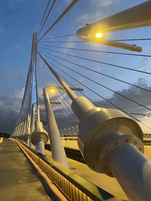 傍晚的淡江大橋